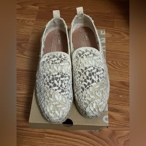 Toms alpargatas size 7.5.